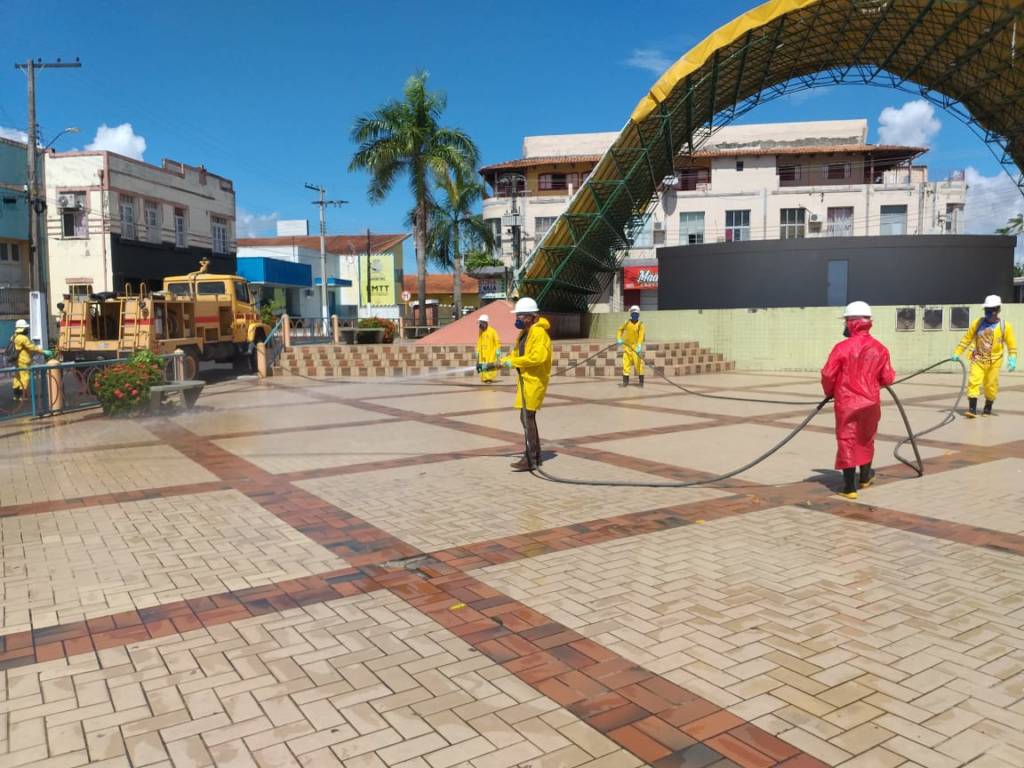 Ruas de Parintins passam por higienização após casos de coronavírus 