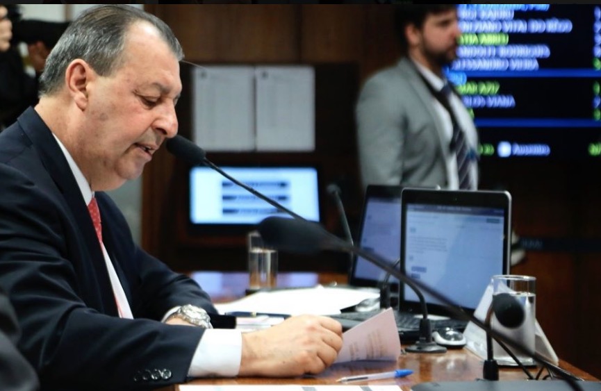 Omar apresenta projeto que cria empréstimo para socorrer empresas e empregados durante pandemia 