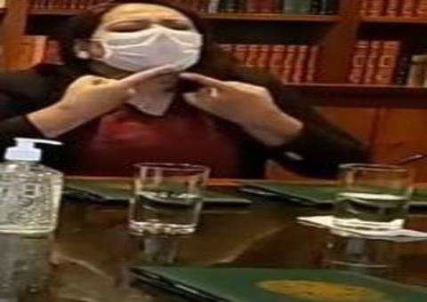 Bolsonaro diz que coronavírus não vai passar em lotéricas porque vidro é blindado