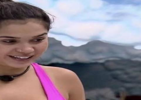 Gizelly descobre que tem 2 milhões de seguidores após família 'driblar' produção do BBB20 