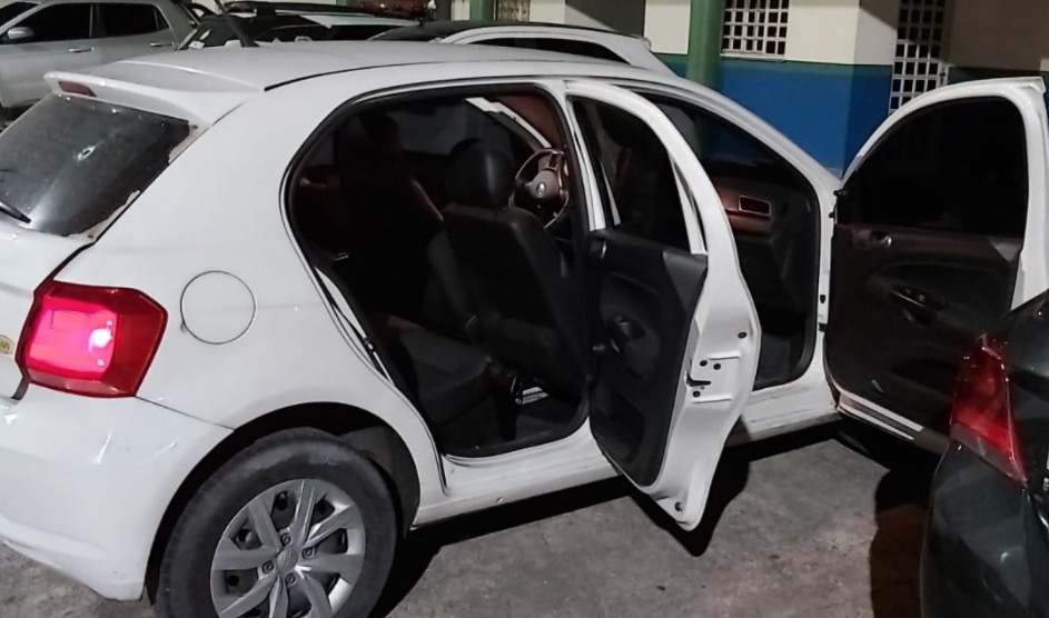 Em Manaus, justiceiro misterioso atira em carro e livra motorista de app de sequestro