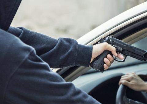 Vestindo farda de empresa de água, criminoso rende empresário e rouba R$ 4 mil em Manaus