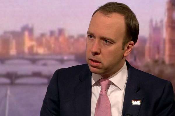 Ministro da saúde do Reino Unido também testa positivo para coronavírus 