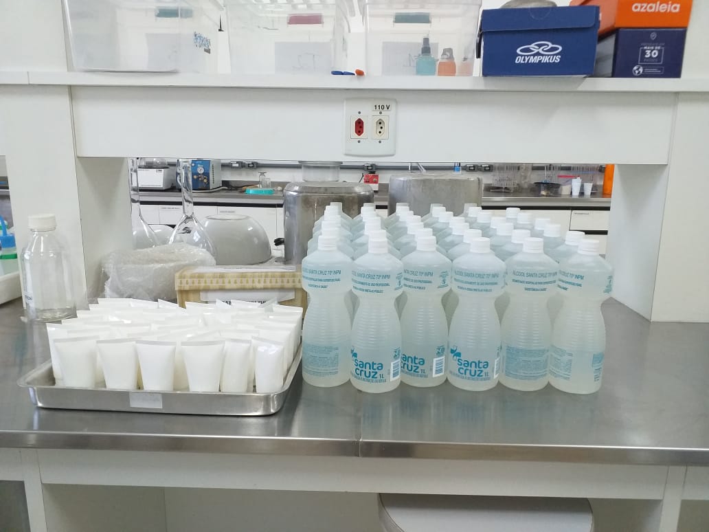 Laboratório da Ufam produz álcool gel para abastecer HUGV em Manaus