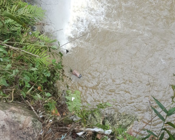 Corpo de homem é encontrado boiando em cachoeira de Manaus