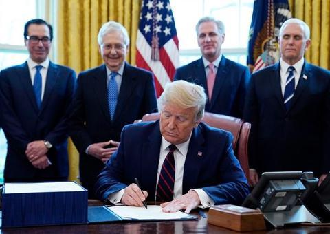 EUA: governo dará ajuda de até R$ 17 mil por família após casos de Covid-19 ultrapassarem 100 mil