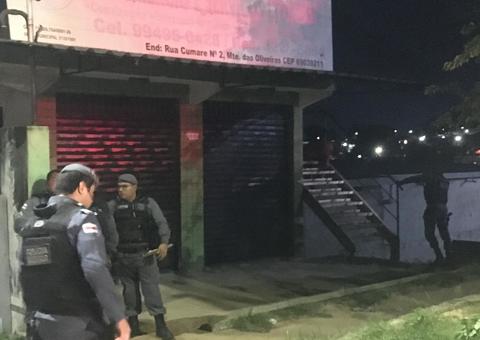 Detento deixa escada lavada de sangue ao ser assassinado em Manaus
