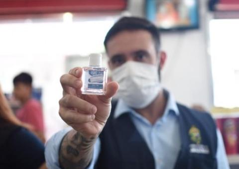 Em Manaus, preço abusivo faz distribuidora ter mais de 300 frascos de álcool apreendidos