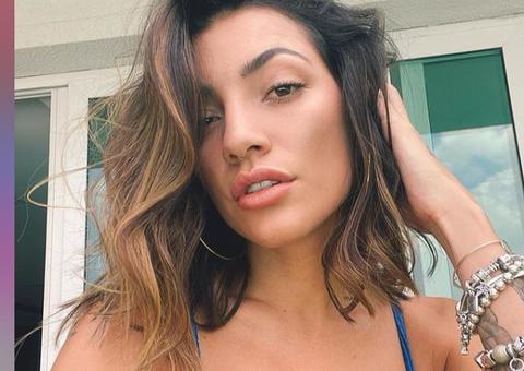 Com biquíni de oncinha, Gabi Prado chama atenção de fãs em clique na piscina