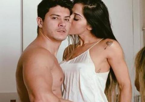Mayra Cardi revela detalhes picantes de quarentena com Arthur Aguiar: 'Acordamos pegando fogo'