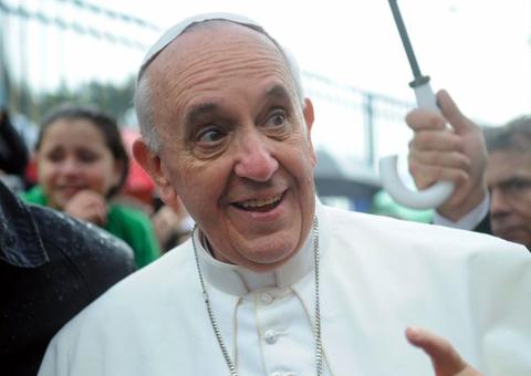 No grupo de risco, papa tem funcionário da casa onde mora com coronavírus