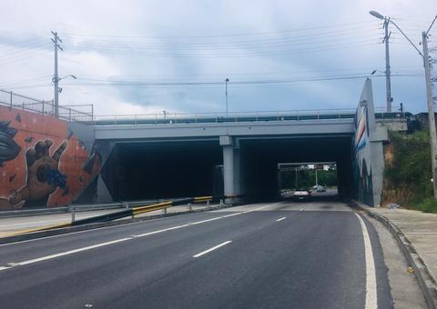 Bebê de três meses cai de viaduto e é internado em estado grave em Manaus