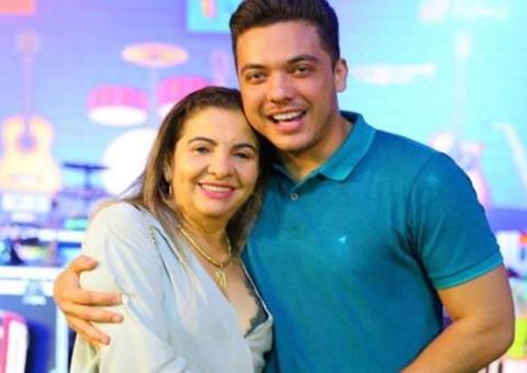 Mãe de Wesley Safadão é acusada de atrasar salários de funcionários, diz colunista