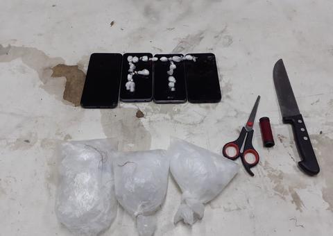 Suspeitos correm da polícia e são achados em esconderijo com drogas no Amazonas