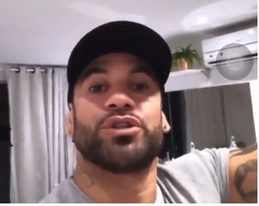 Ex-BBB Hadson manda recado polêmico para Manu e Bruna Marquezine 