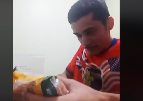 Professor amazonense ensina matemática AO VIVO contando grãos de 1kg de milho de pipoca