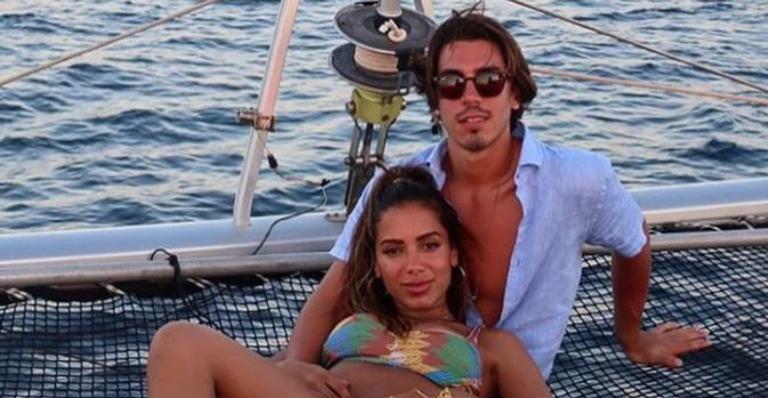 Em clique romântico, Anitta ganha declaração de Gabriel David