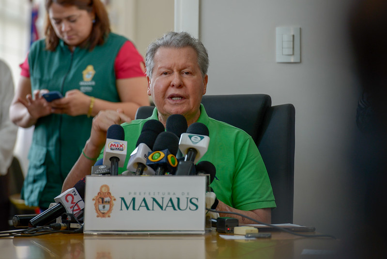 Arthur anuncia auxílio de R$ 300 para microempreendedores e catadores de Manaus