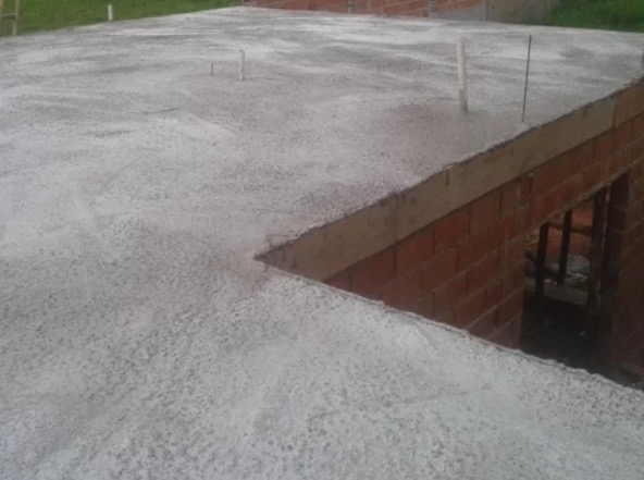 Homem despenca da laje de casa durante confusão com 'amigos' em Manaus