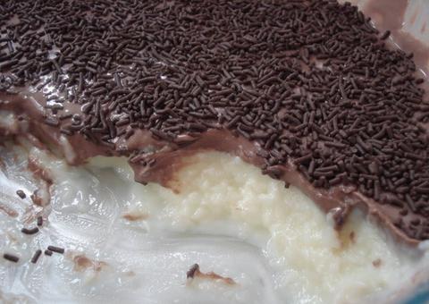 Aprenda a fazer doce de prestígio gelado fácil e rápido para adoçar a sua quarentena