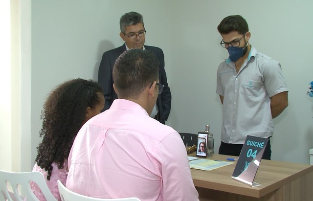 Em meio à pandemia, juiz faz casamentos no Recife por chamadas de vídeo no celular