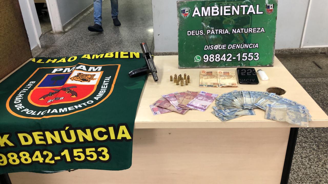 Após fazer passageiros de lancha de reféns dupla é presa em Manaus