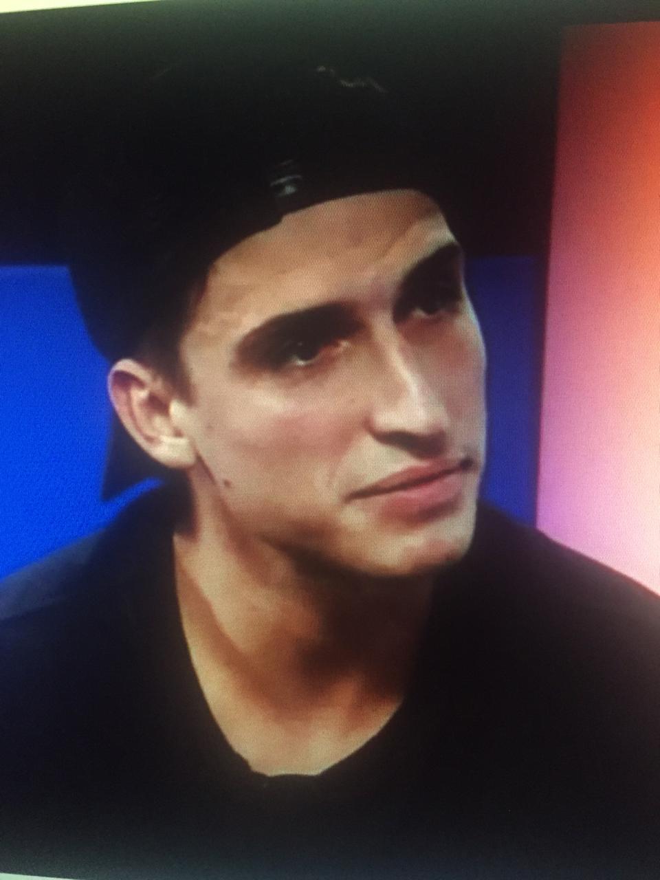 BBB20: Felipe Prior fala sobre sua relação com Gizelly e revela se vai beijá-la fora do confinamento