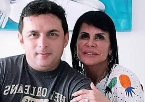 Gretchen ganha primeira declaração de amor do namorado saxofonista 