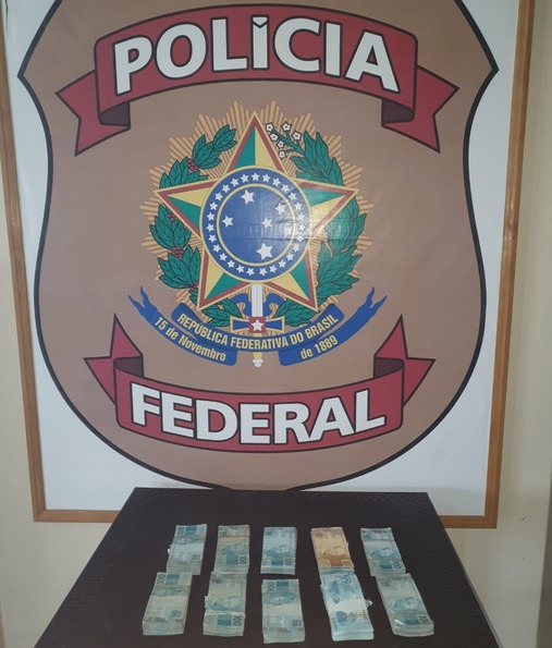PF apreende R$ 100 mil em saco cheio de cebolas em embarcação no Amazonas