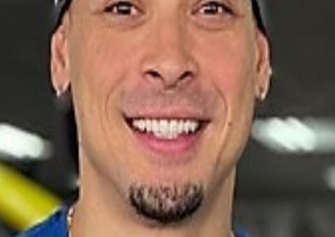 Ao vivo, Felipe Franco leva bronca da mãe após fazer jogo picante com musa fitness 