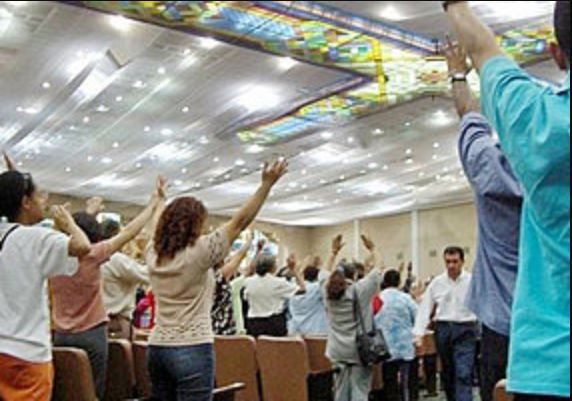 Lotéricas e igrejas voltam a ser serviços essenciais