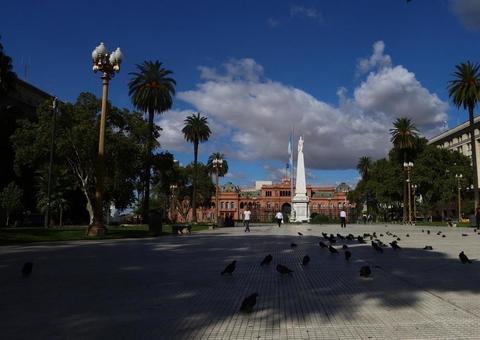 Argentina prorroga quarentena, proíbe demissões e vai complementar salários