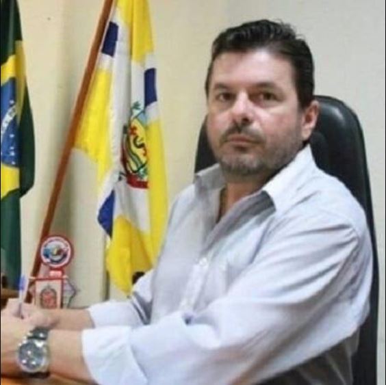 Prefeito renuncia a cargo para atuar como médico durante pandemia de coronavírus
