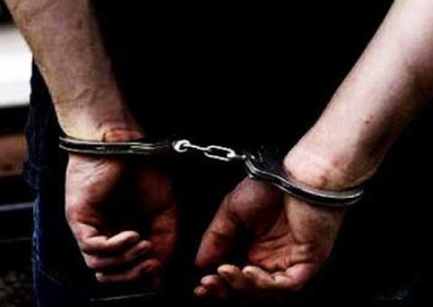 Enciumado, amante tenta matar marido a facadas no meio da rua em Manaus