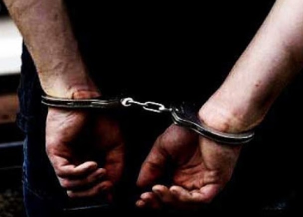 Enciumado, amante tenta matar marido a facadas no meio da rua em Manaus