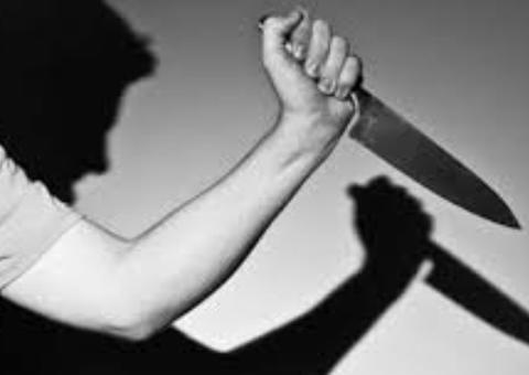 Em Manaus, marido esfaqueia travesti após flagrar mensagens no Whatsapp