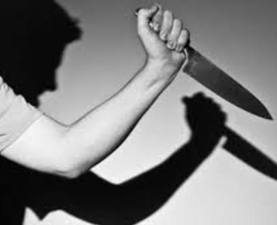 Em Manaus, marido esfaqueia travesti após flagrar mensagens no Whatsapp