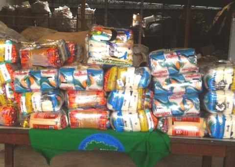 Campanha em Manaus distribui cestas básicas para catadores de recicláveis