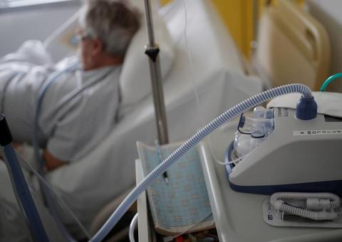 Um terço das cidades brasileiras tem no máximo 10 respiradores mecânicos