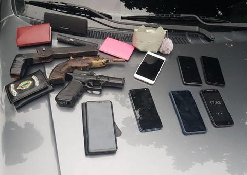 Trio é preso com celulares roubados e armas em Manaus 