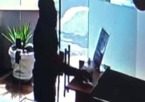 Inusitado: Homem furta álcool em gel de confeitaria em Manaus