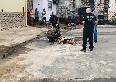 Com tiro no olho e outro na testa, jovem é encontrado morto em rua de Manaus