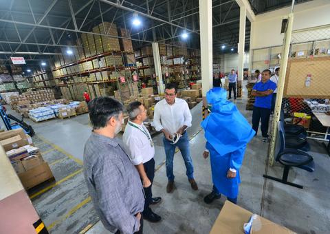 UEA entrega 7 mil kits de EPIs para profissionais de saúde no Amazonas