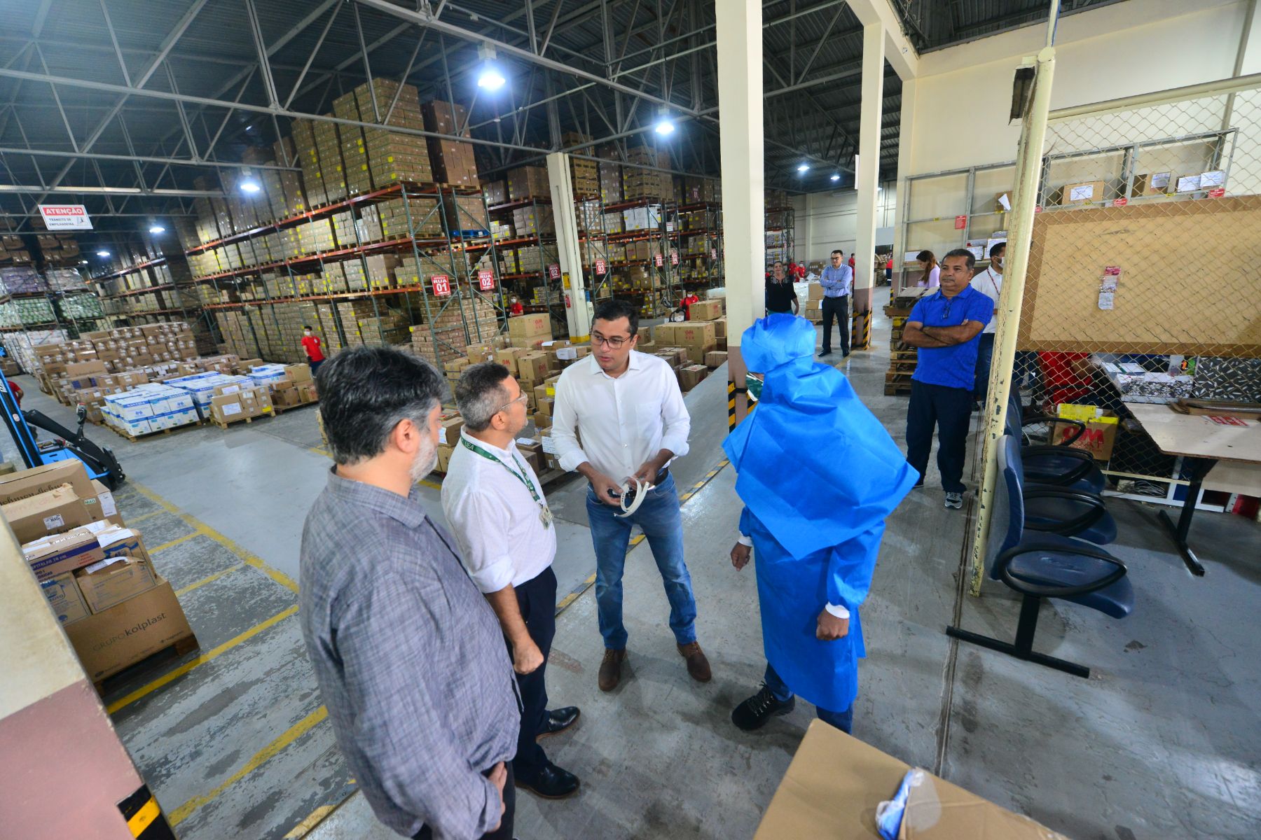 UEA entrega 7 mil kits de EPIs para profissionais de saúde no Amazonas