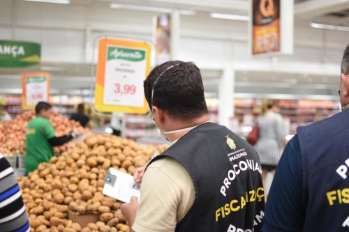 Em Manaus, supermercados são fiscalizados após preços abusivos em meio à pandemia 
