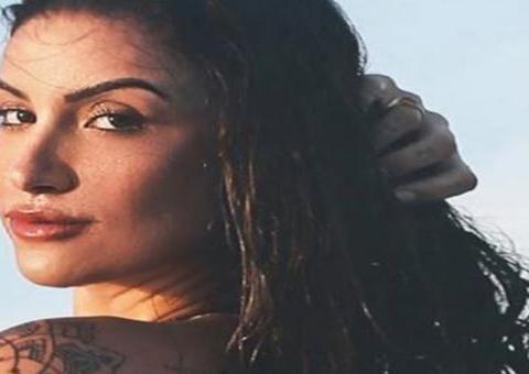 Ex-BBB Bianca Andrade mostra bumbum 'poderoso' em fotos de biquíni