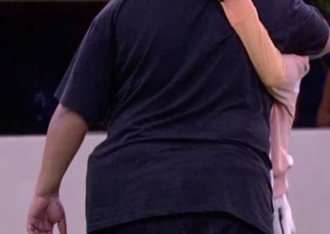 BBB20: Emocionados, brothers se abraçam após formação do paredão 