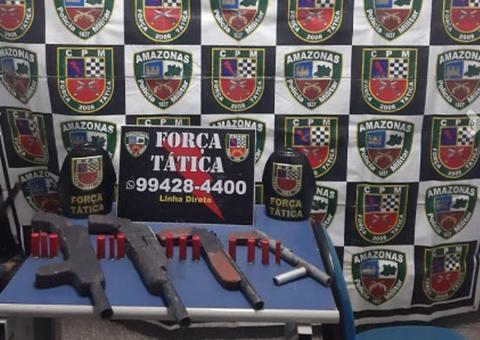 Em Manaus, suspeito é preso com armas e munições escondido em barraco abandonado
