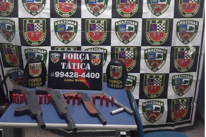 Em Manaus, suspeito é preso com armas e munições escondido em barraco abandonado