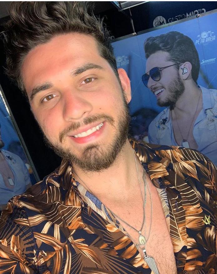 Sertanejo Gustavo Mioto entra na onda das lives e anuncia show na web; Confira